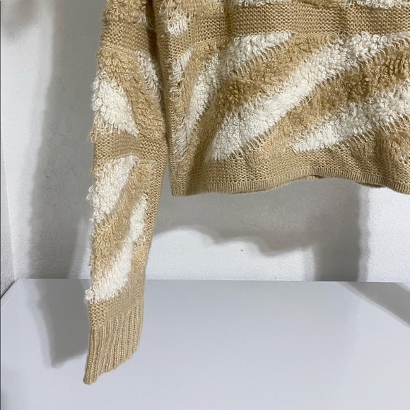 JOHN + JENN Chevron Knit Pullover Sweater - Picture 4 of 8